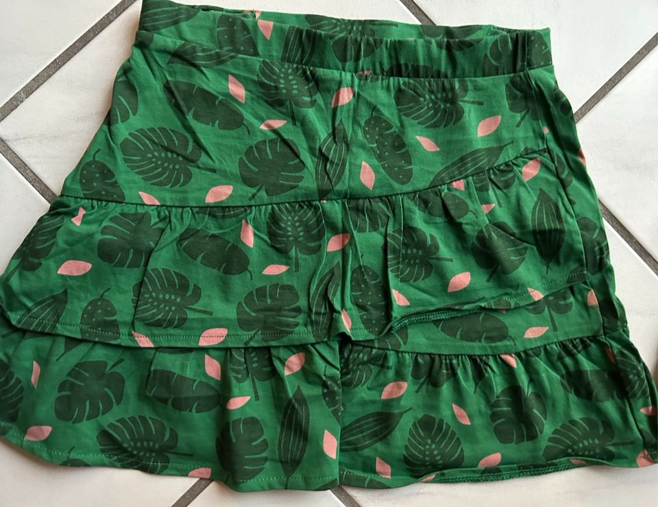 Mädchen Shorts kurze Hosen Röcke Gr. 164 NEU in Dortmund