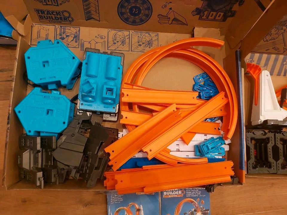 Hot Wheels Track Builder System + Crash Pack +20 Autos in Hofheim am Taunus