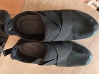CROCS GR W7 ca 37/38 SCHUHE SNEAKERS SUPER BEQUEM+LEICHT Hessen - Rodenbach Vorschau