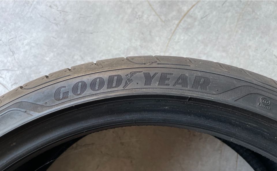 1x Sommerreifen Goodyear Eagle F1 235/35 R19 91Y DOT 2018 in Halle