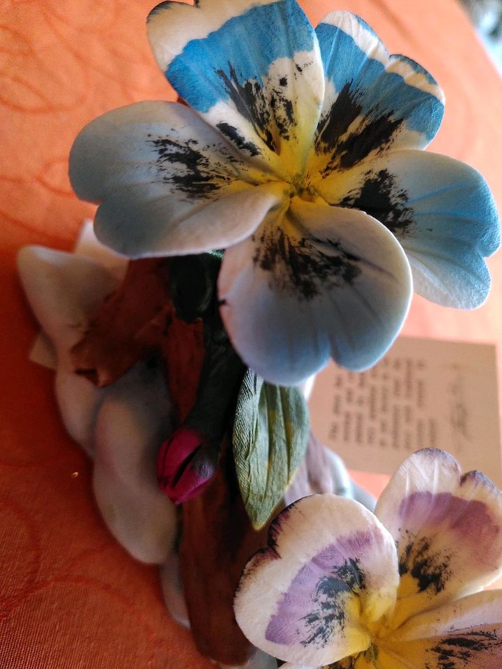 Capodimonte Porzellan, Frangipani Blüten auf Ast, original,mit Ze in Leipzig