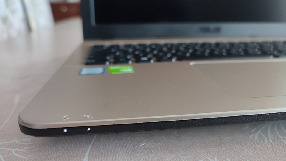 Asus VivoBook R541U Intel Core i5-7200U, 8GB, 15,6Zoll in Schorndorf