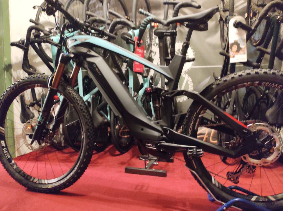 Bianchi E-SUV Adv. Fox38/ShimXTR mit Sonderausstattung neu- Sonderpreis  ! in Gießen