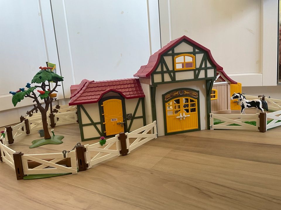 Playmobil großer Reiterhof mit Erweiterungen (3 Pferdeboxen) in Essen