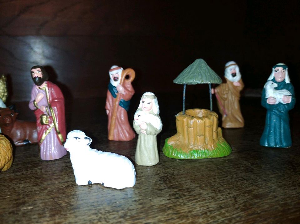 18 alte Krippen-Figuren Weihnachten Christus Maria Josef in Großenlüder