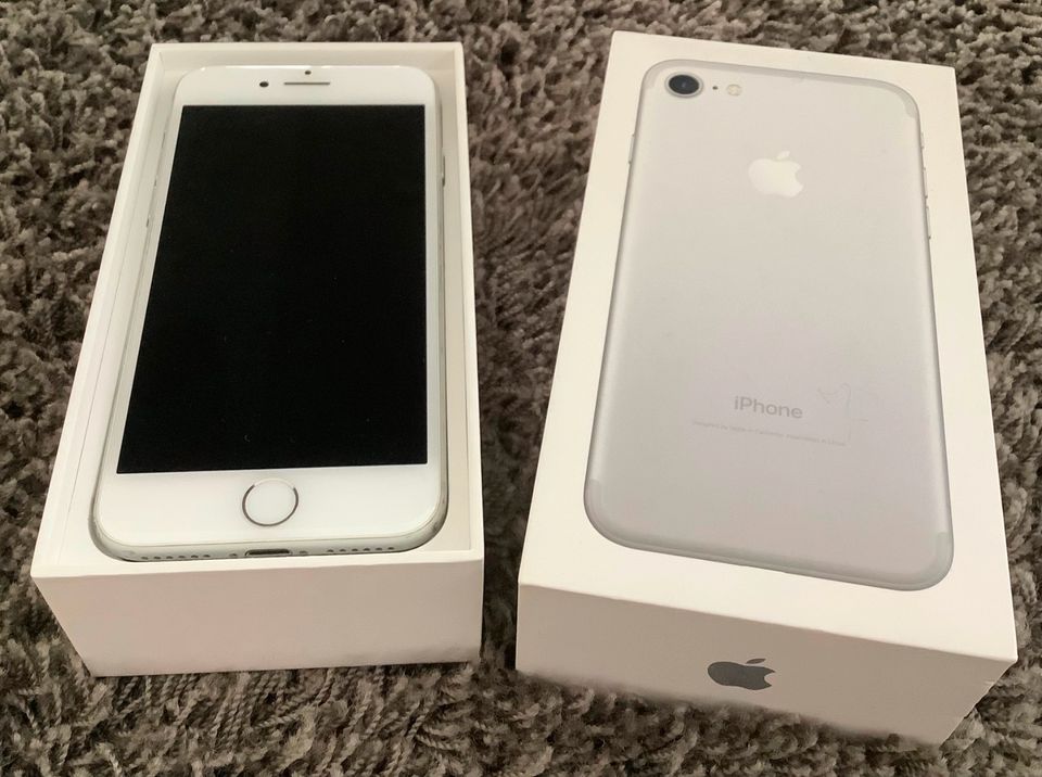 iPhone 7 / Silver / 32GB / Handy / Smartphone/ TOP !!! in Neenstetten