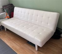 Kunstleder Couch/ Schlafcouch in weiss Frankfurt am Main - Ostend Vorschau