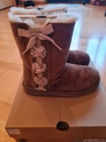 UGG Boots Winterschuhe K Pala beige Schleife Gr. 36 Baden-Württemberg - Müllheim Vorschau