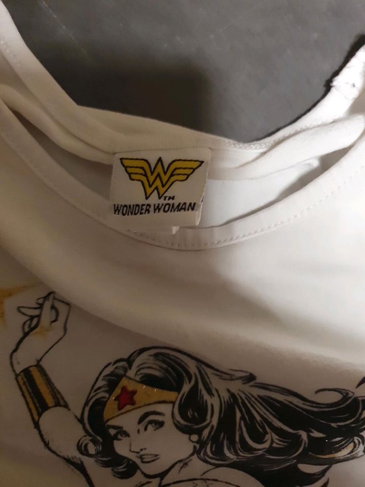 Wonder woman Langarm-Shirt ca 128 134 je in Stuttgart