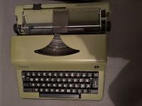 Olympia Schreibmaschine Retro/Antik in Grün Essen - Essen-Ruhrhalbinsel Vorschau