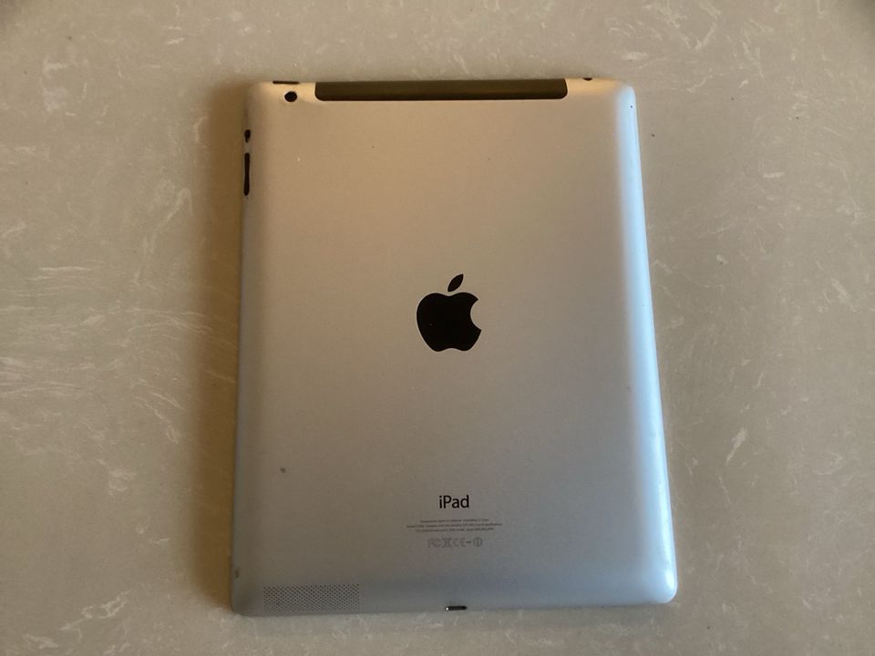 iPad 4  Wi-Fi + Cellular A1460 spacegrau . 64 GB in Schönberg (Mecklenburg)