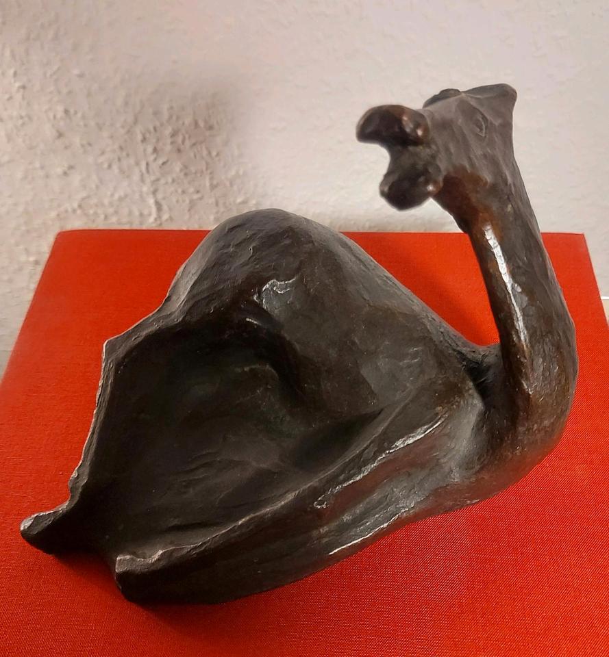 Bronze Skulptur Plastik Liegendes Pferd/Fohlen unsigniert in Korbach