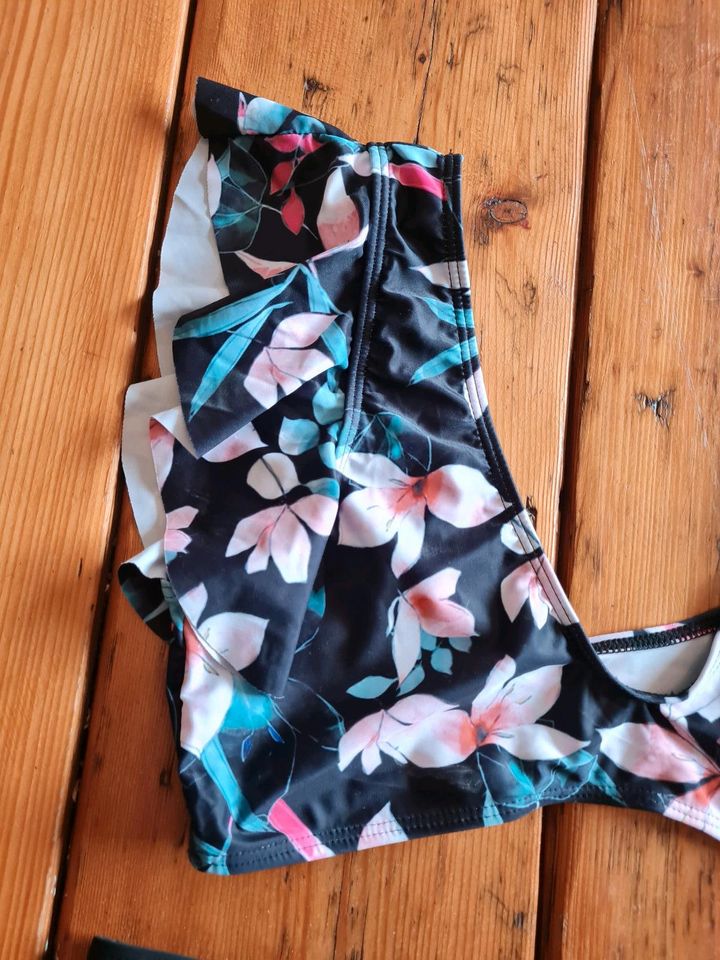 Sporlike Bikini gr M floral schwarz in Oldenburg