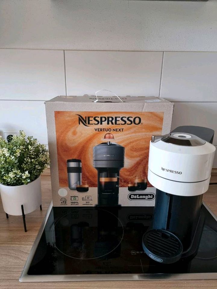 Nespresso Vertuo in schwarz/weiß in Augsburg