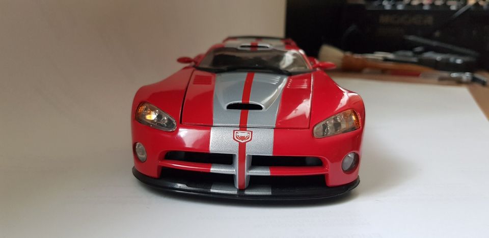 Dodge Viper GTS-R 1:18 von HOT WHEELS in Feucht