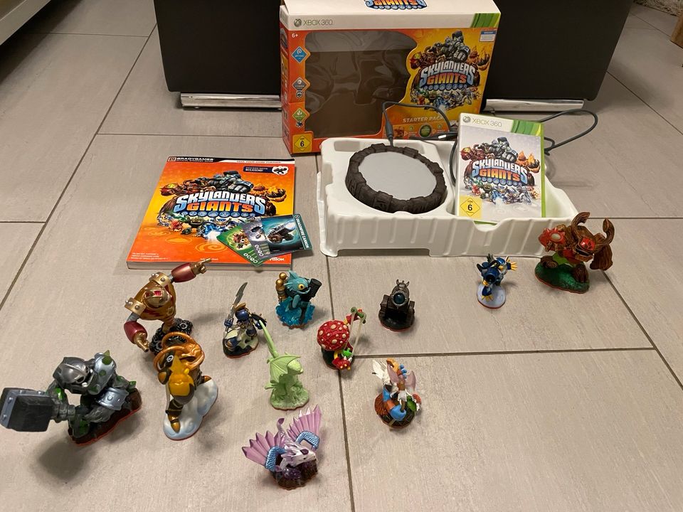 Skylander Starterset inkl. Album/Karten plus 10 Spielfigure in Bonn