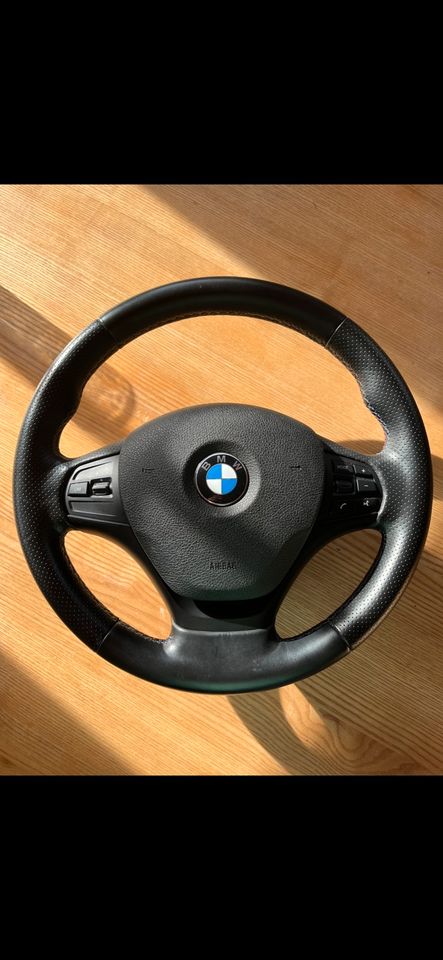 BMW F30 F31 Bj 2014 Lenkrad in Pfaffing