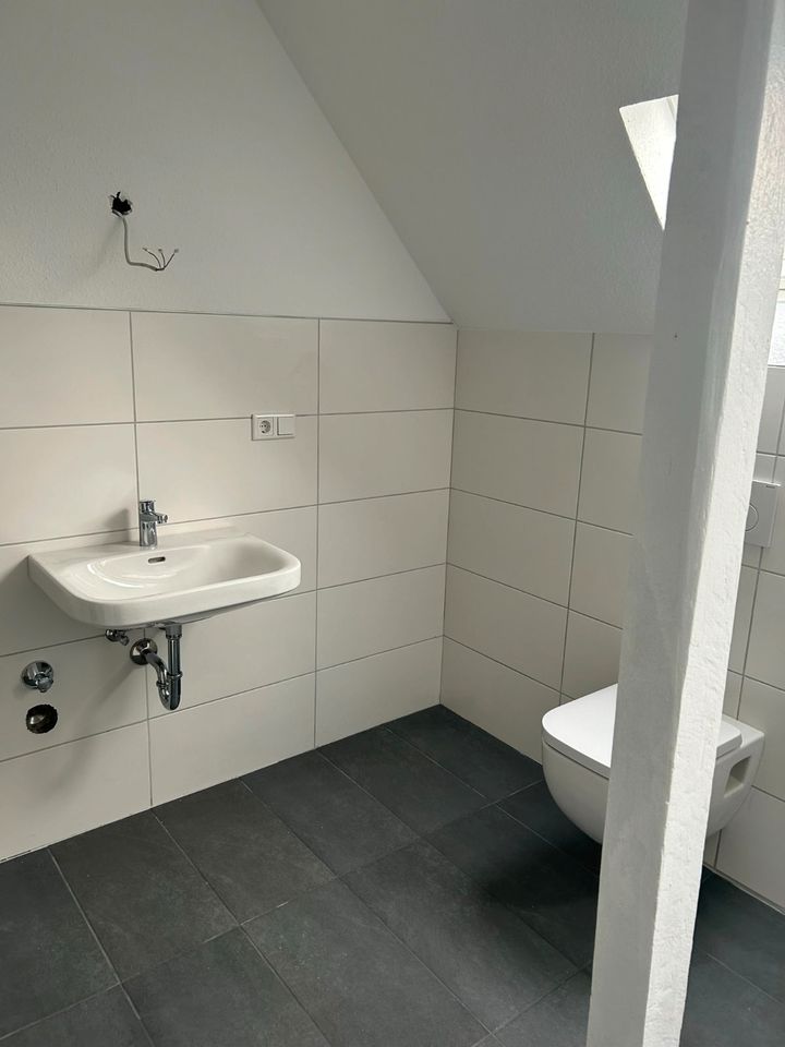 kernsanierte 2 Zimmer Maisonette-Dachgeschosswohnung in Leverkusen