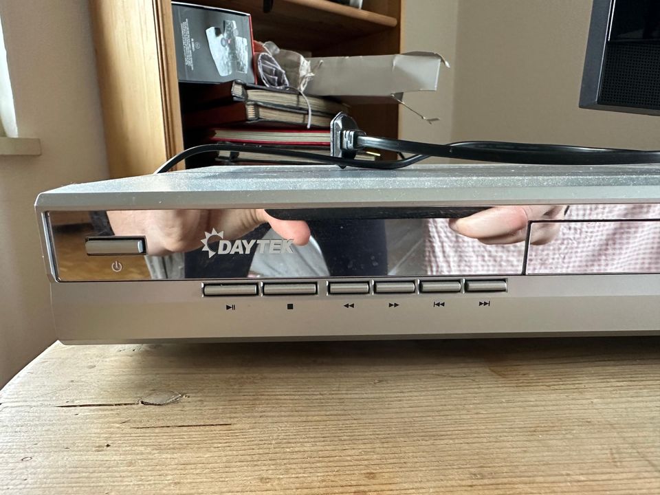 DVD Player (silber, Daytek, voll funktionsfähig) in Pfeffenhausen