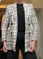 Eleganter Zara Bouclé-Blazer – Größe S Hessen - Bad Vilbel Vorschau