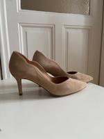 Unisa Pumps in beige Gr. 38 Berlin - Wilmersdorf Vorschau