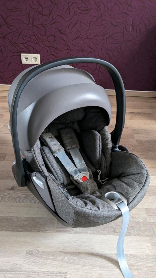 Babyschale Maxi cosi cybex Cloud Q in Elbe-Parey