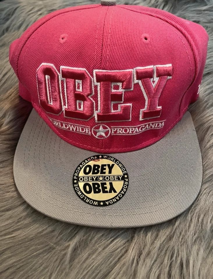 Damen Mütze Cap OBEY Pink Weiß in Vöhringen