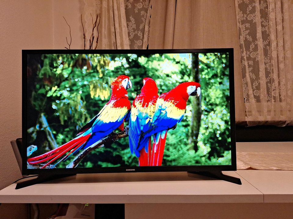 Samsung 32 Zoll smart TV full HD ( wie neu?) modell nummer UE32T5 in Berlin