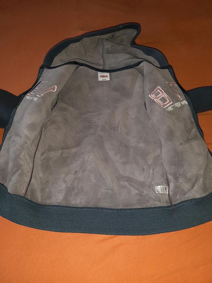 Dicke Thermo Fleecejacke Gr.128/134 von YIGGA, wie Neu in Fahrdorf