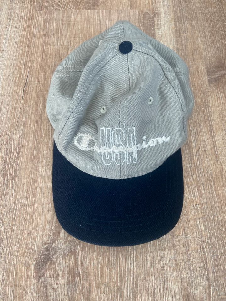 Champion Cap in Plaaz