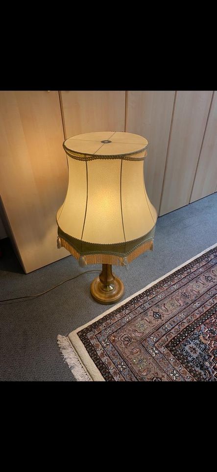 Kleine Stehlampe mit Energieleuchtmittel in Soest