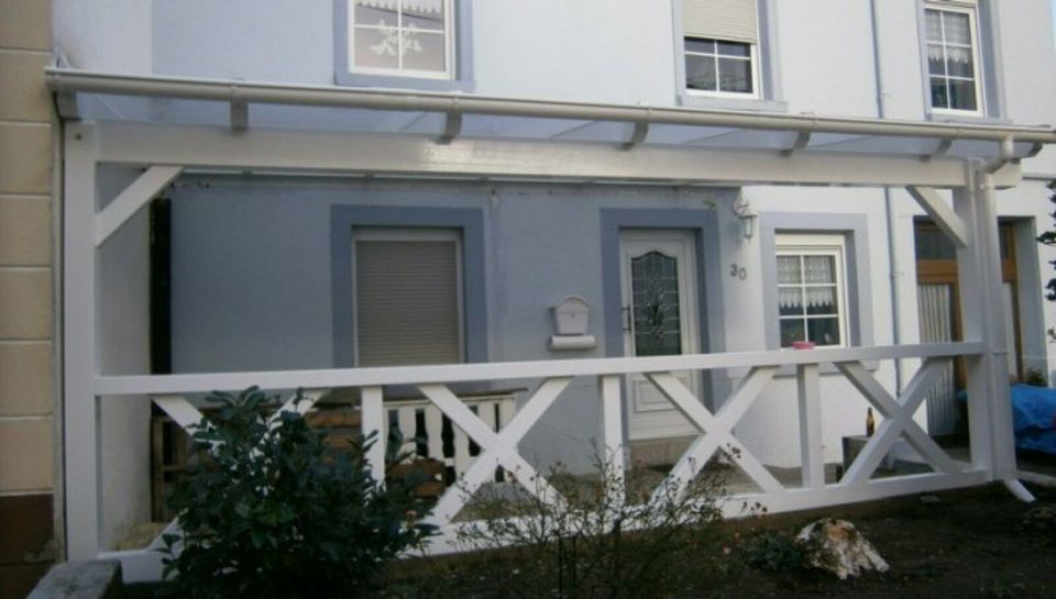 Balkon mit Terrassenüberdachung Kaltwintergarten Holz mit Montage in Bergisch Gladbach