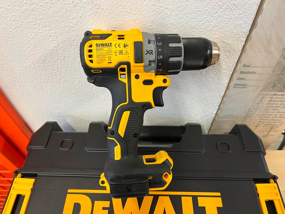 DeWALT Akku-Bohrschrauber DCD 791 in Massing