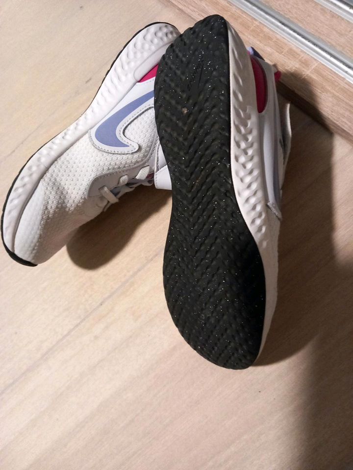 Nike Turnschuhe Größe 32 in Neukirchen-Vluyn