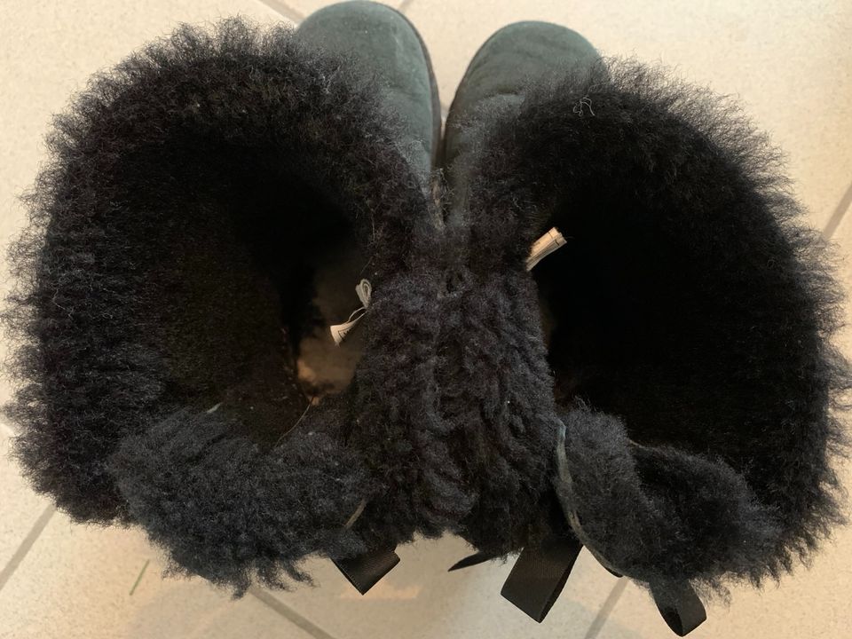 UGG Boots Größe 36 - wie 38, Fell Schuhe schwarz Wildleder top in Konstanz