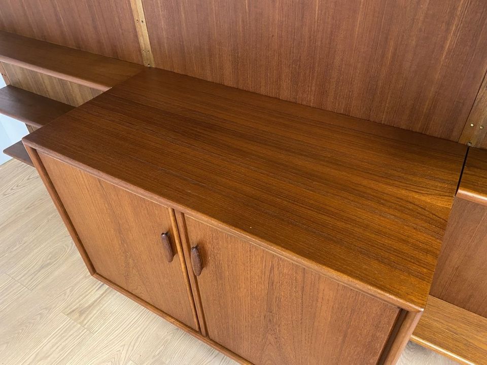 WMK Umfangreiches, hochwertiges und gut erhaltenes modulares Mid-Century Regalsystem im Teakholz # Regalwand Regal Schrankwand Sideboard Stingregal Skandinavisch Danish Design Teak 60er Vintage in Berlin