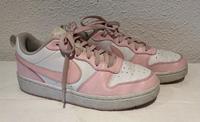 Nike Turnschuhe Gr. 38,5 neuwertig Kr. Altötting - Haiming Vorschau