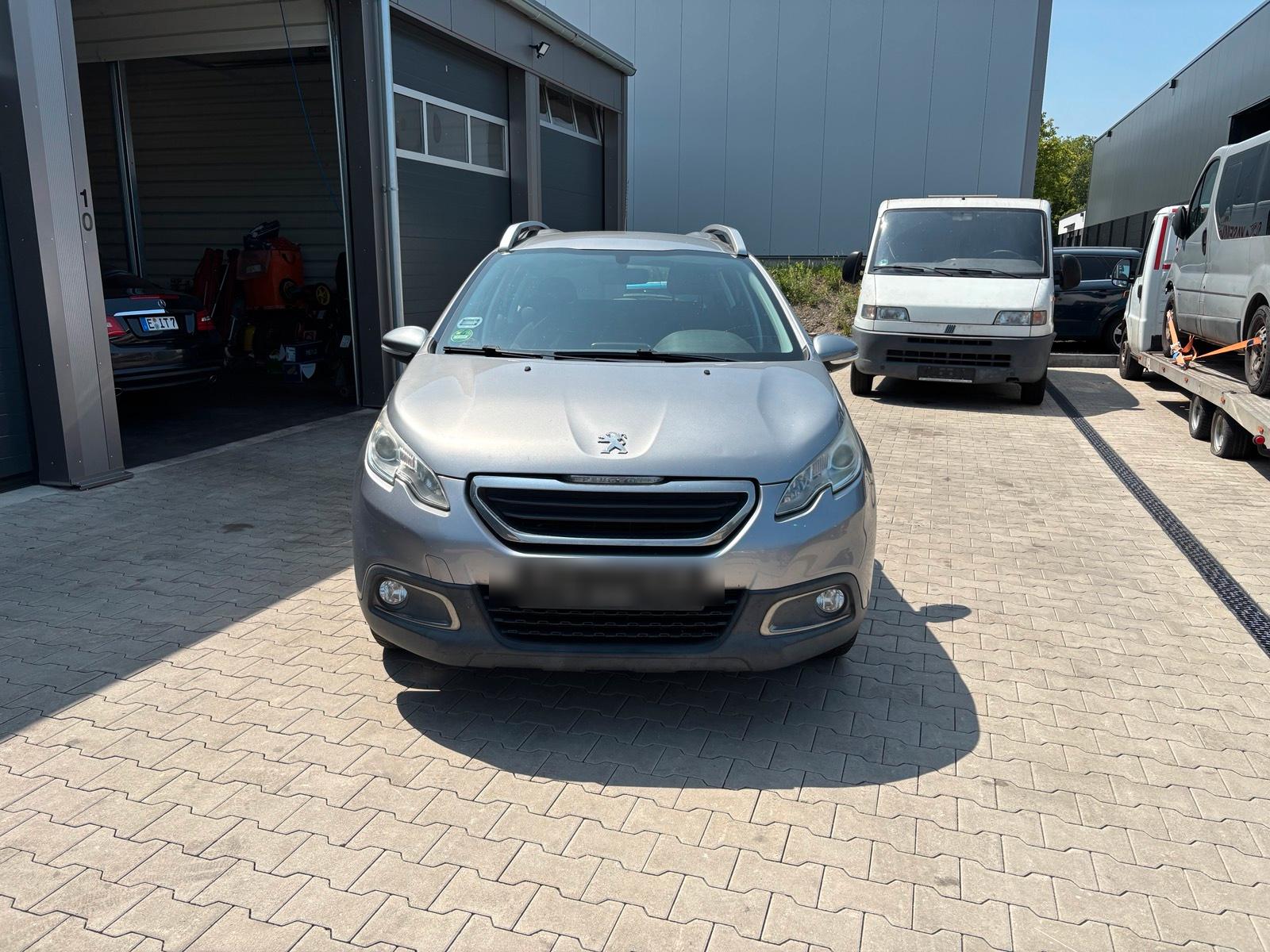 Abbildung des Autos Peugeot 2008 Benzin! 130…