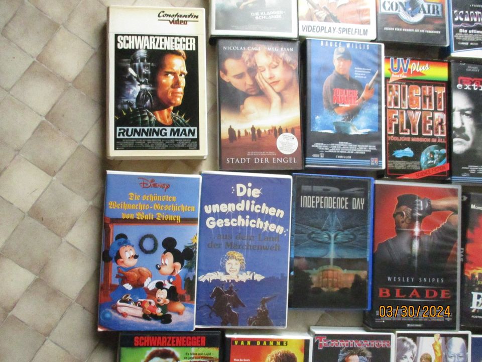 Biete 23 Videos verschiedener Rubrik an! 1 original verpackt! in Brechen