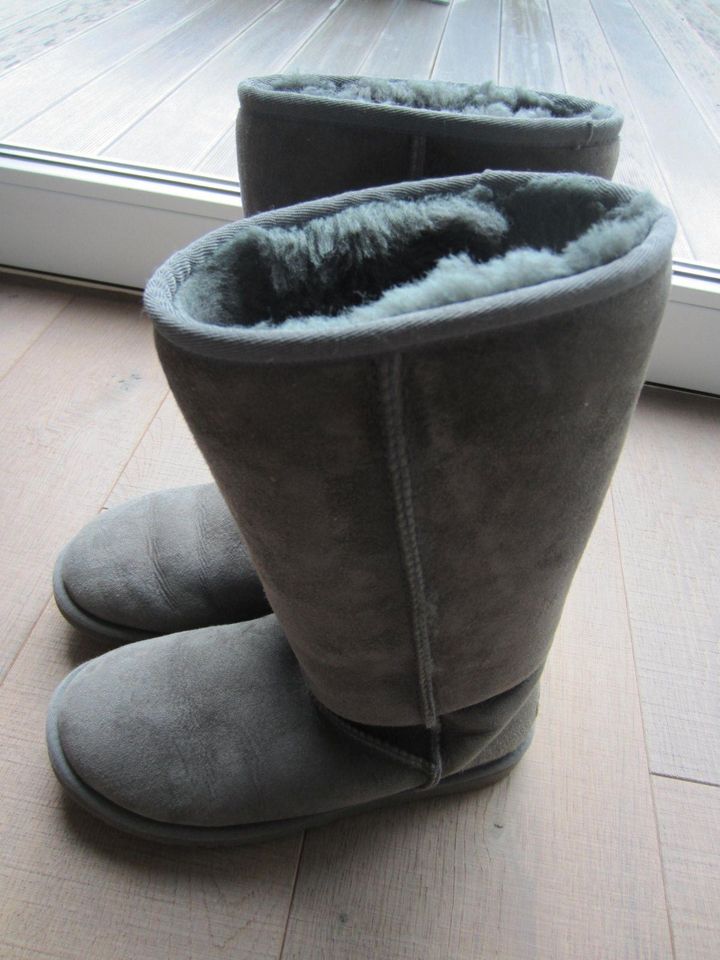 UGG Boots Classic Tall grau Schuhe Stiefel Winterschuhe gefüttert in Mannheim