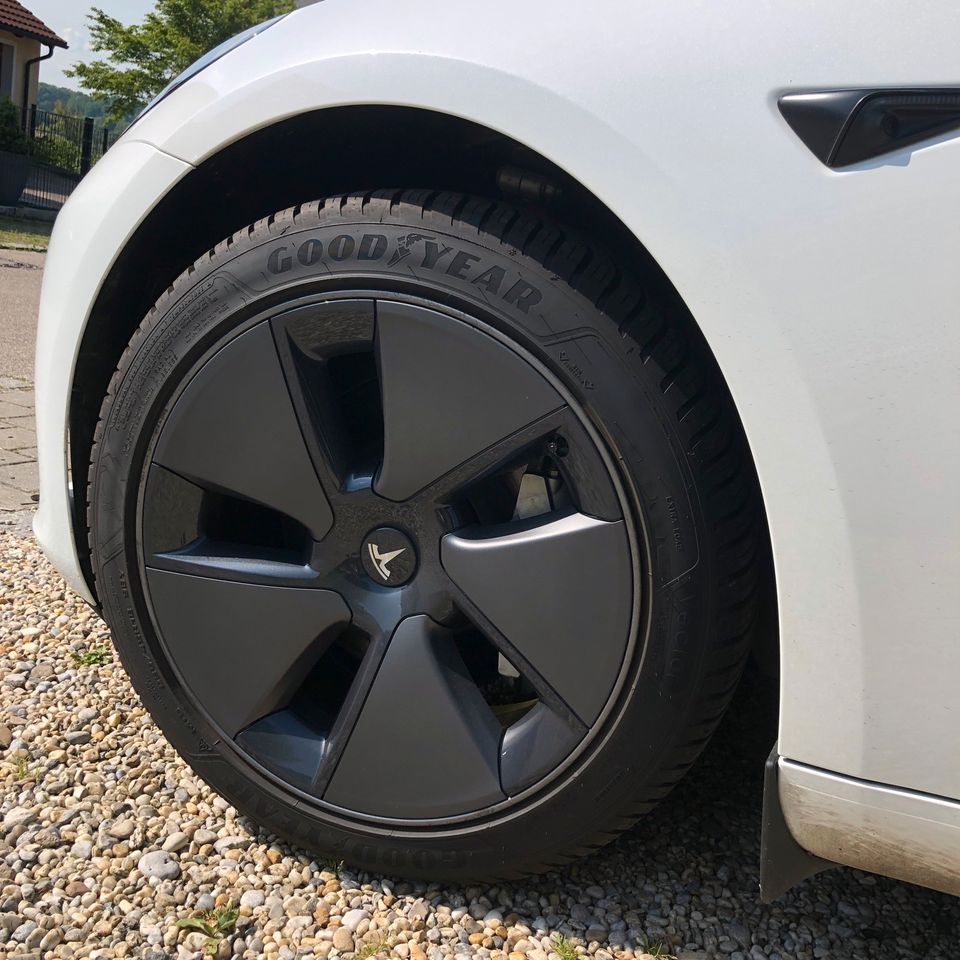 Tesla Model 3 RWD | 9.500 km| 11/2022 | wie neu in München