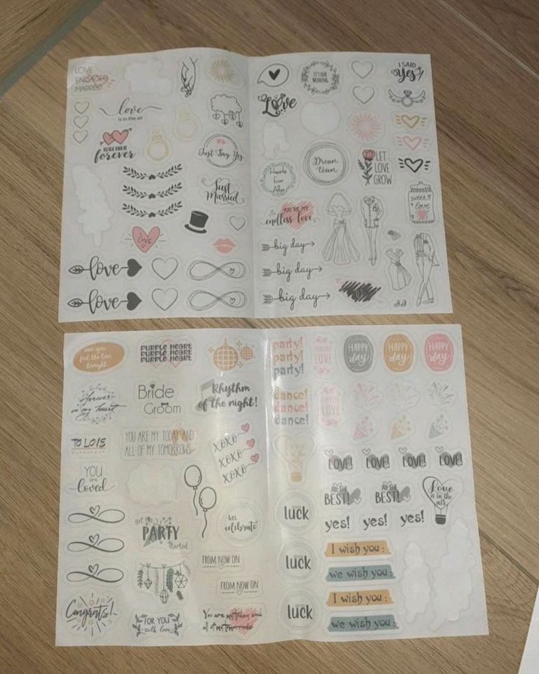 Viele Sticker für Gästebuch Hochzeit in Berching