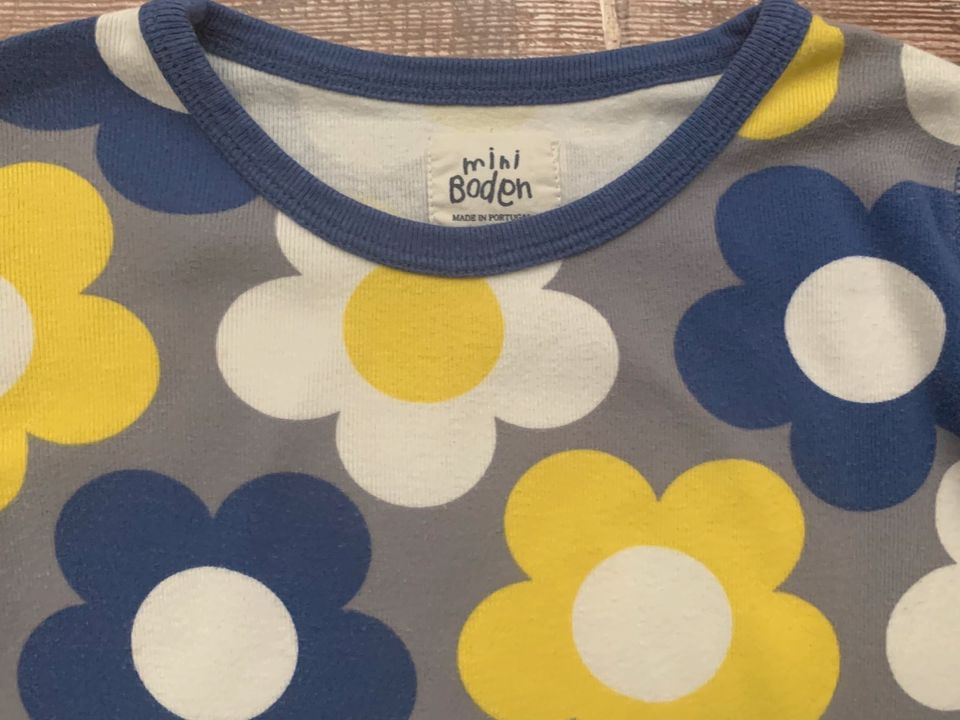 Mini Boden Shirt Blumen Gr. 104/110-SEHR GUTER ZUSTAND! in Solingen