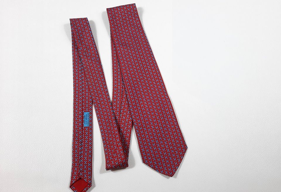 HERMES Tie Krawatte Rot mit Muster H ; Salvatore Ferragamo Neu in Offenbach