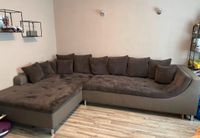 Große Couch mit großen und kleinen Kissen Nordrhein-Westfalen - Mönchengladbach Vorschau