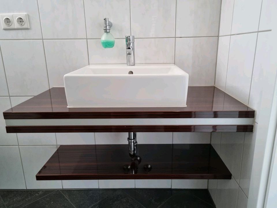 Waschbecken mit Waschbeckenunterschrank in Raunheim