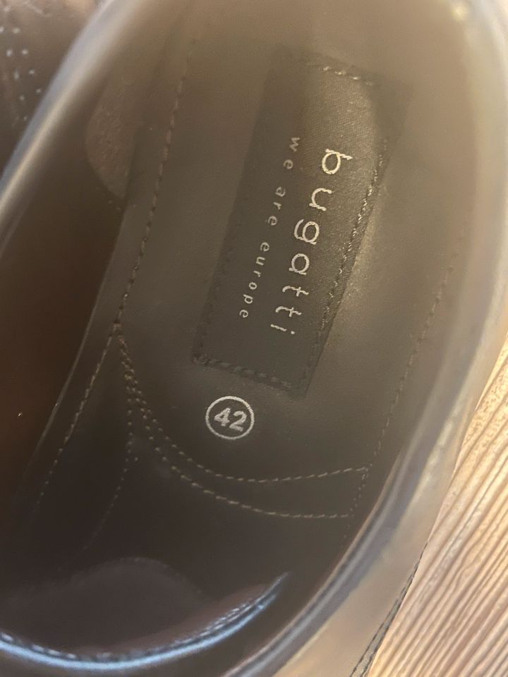 Bugatti Schuhe Größe 42 in Saarbrücken