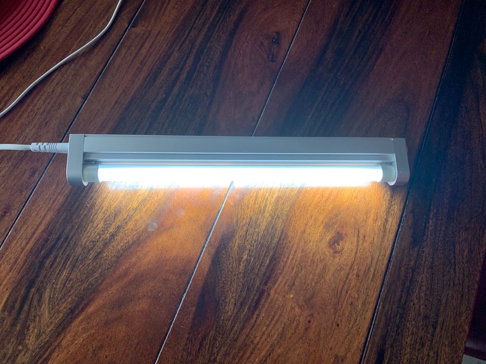 Unterbauleiste LED mit Netzkabel neuwertig in Bocholt
