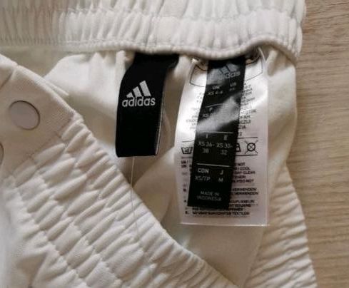 Adidas woman Nini Gfx pant Jogginghose weiß Gr.XS in Ebermannstadt