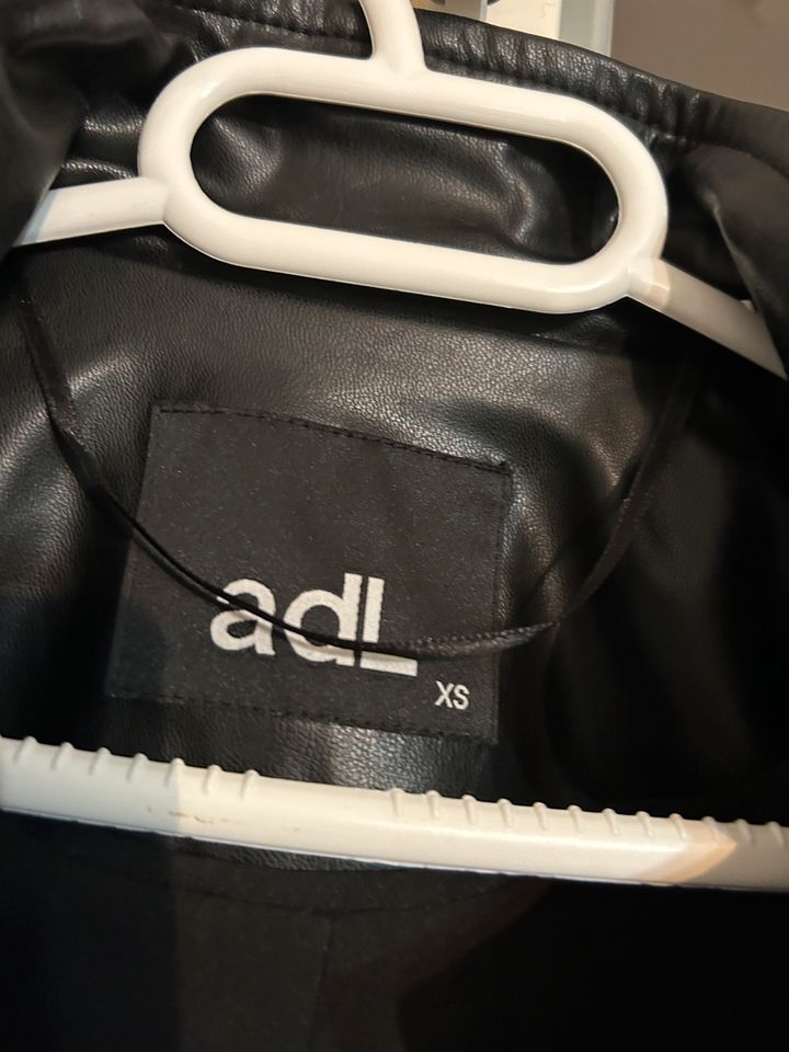 Neuer Leder Mantel Größe XS adL Designer Marke schwarz Lederjacke in Wülfrath